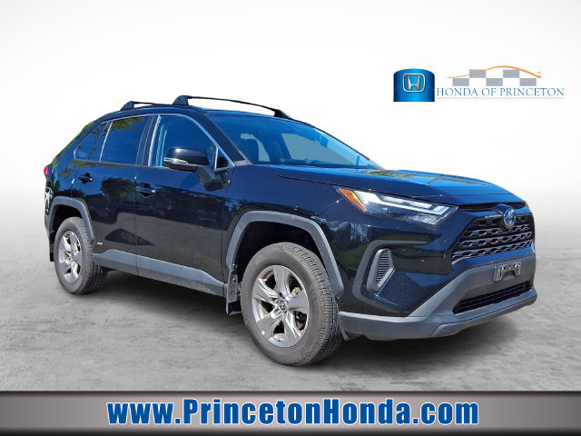 Used 2024 Toyota RAV4 LE AWD/4WD image 1