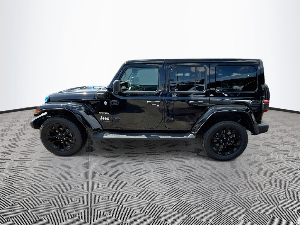 Used 2023 Jeep Wrangler Unlimited Sahara w/ Cold Weather Group AWD/4WD image 9