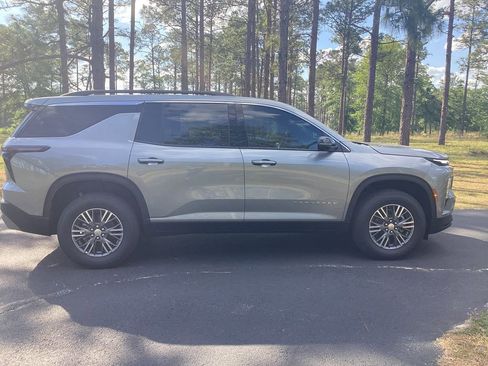 New 2026 Chevrolet Traverse LT w/ Driver Confidence Package FWD image 6