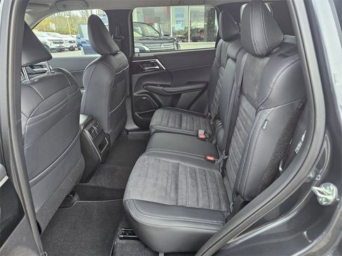 New 2026 Mitsubishi Outlander SE image 11