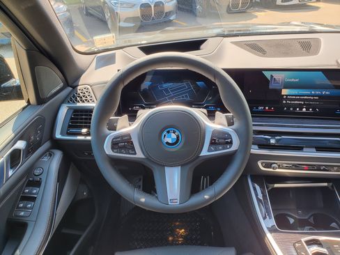 New 2026 BMW X5 xDrive50e w/ M Sport Package AWD/4WD image 25