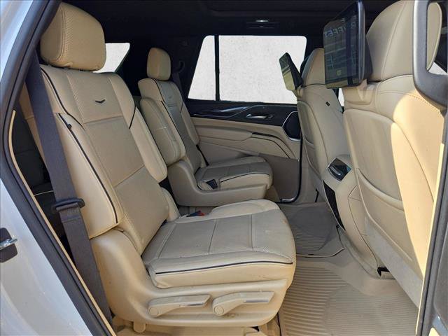 Used 2023 Cadillac Escalade Premium Luxury AWD/4WD image 17