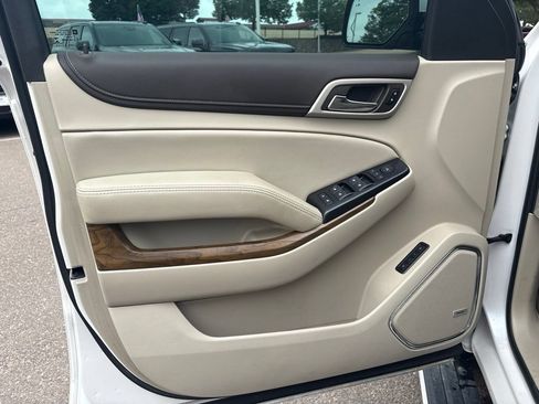 Used 2019 GMC Yukon Denali w/ Denali Ultimate Package AWD/4WD image 9