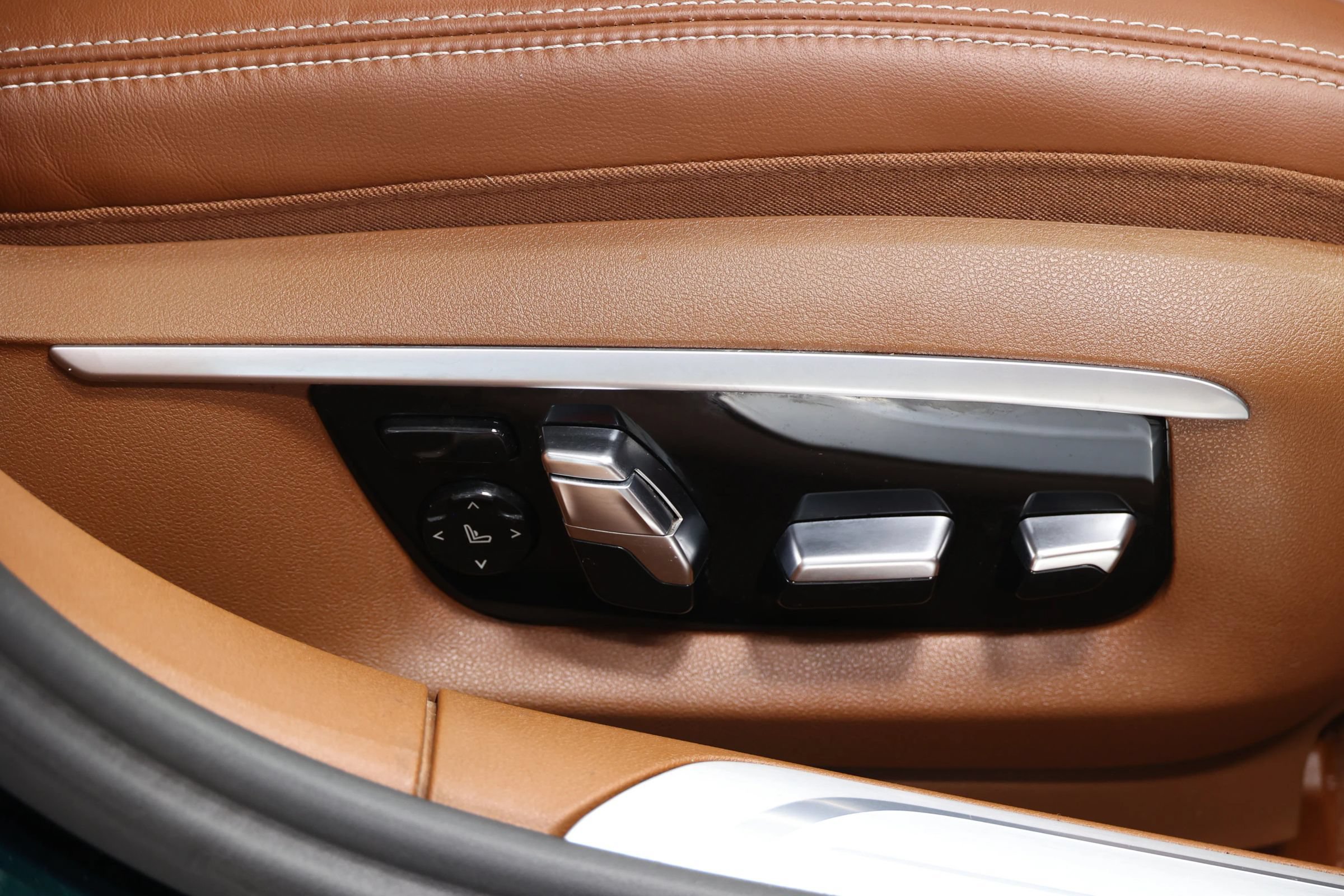 Used 2022 BMW ALPINA B7 xDrive w/ Luxury Rear Seating Package AWD/4WD image 98