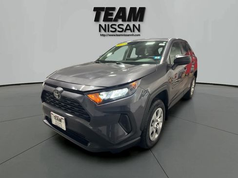 Used 2022 Toyota RAV4 LE image 2