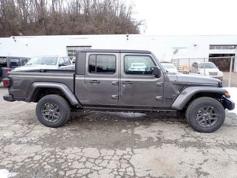 New 2026 Jeep Gladiator Sport AWD/4WD image 8