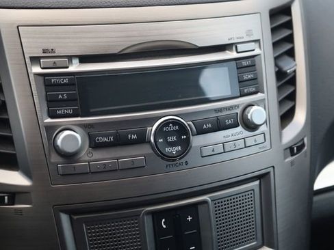 Used 2011 Subaru Outback 2.5i image 17