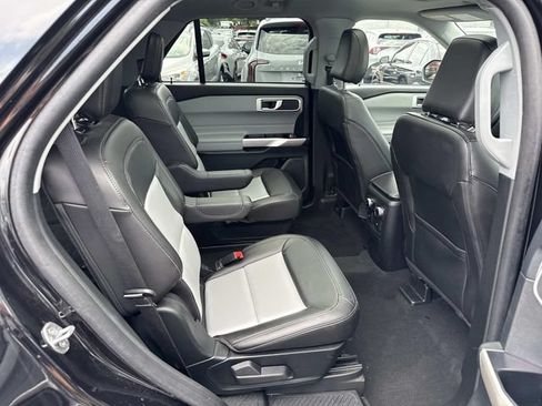 Used 2023 Ford Explorer XLT w/ Equipment Group 202A AWD/4WD image 11