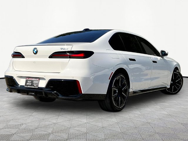 Used 2023 BMW 740i RWD image 5