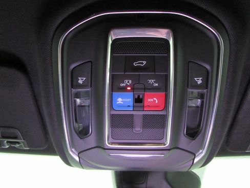 Used 2025 Jeep Grand Cherokee Limited w/ Black Appearance Package AWD/4WD image 18