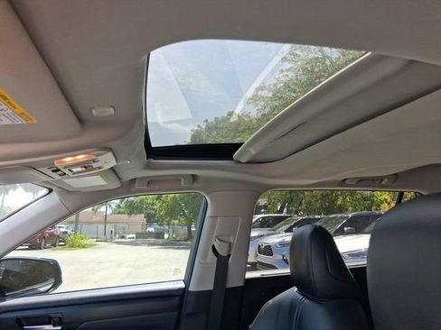 Used 2023 Toyota Highlander XLE FWD image 12