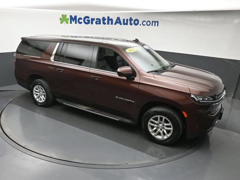 Used 2022 Chevrolet Suburban LT AWD/4WD image 3