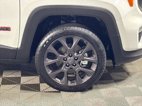 Certified 2023 Jeep Renegade Latitude w/ Sun/Sound Group AWD/4WD image 25