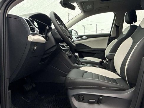 New 2026 Volkswagen Taos SEL AWD/4WD image 11