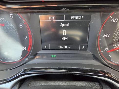 Used 2024 Chevrolet Trax RS FWD image 25