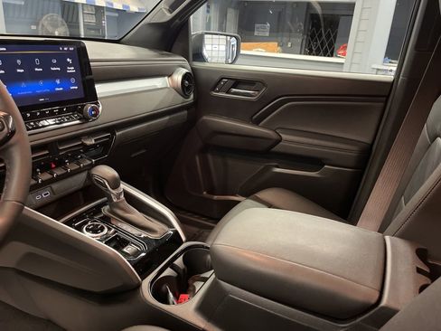 Used 2023 Chevrolet Colorado LT w/ LT Convenience Package III image 14