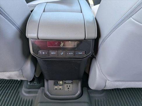 Used 2021 Toyota Highlander Limited image 18