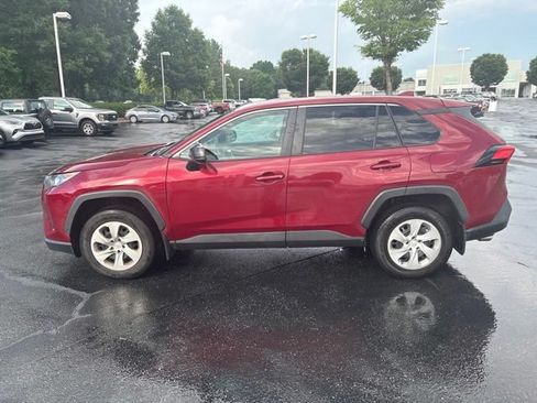 Used 2022 Toyota RAV4 LE AWD/4WD image 2