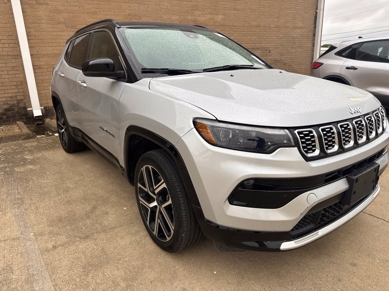 Used 2025 Jeep Compass Limited w/ Elite Group AWD/4WD image 3