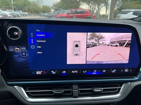 Used 2024 Chevrolet Equinox EV LT FWD image 20