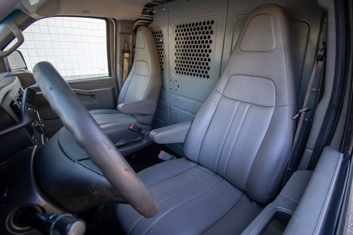 Used 2018 Chevrolet Express 2500 RWD image 14