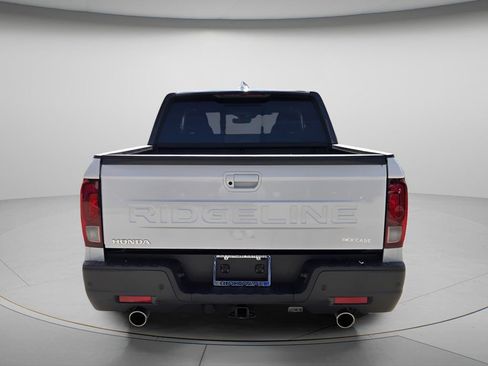 Used 2025 Honda Ridgeline Black Edition image 6