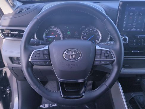 Used 2021 Toyota Highlander Limited image 19