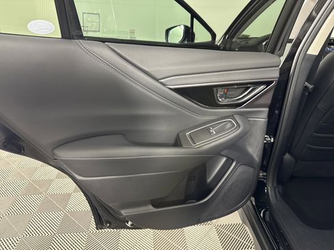 Used 2025 Subaru Outback Limited image 26