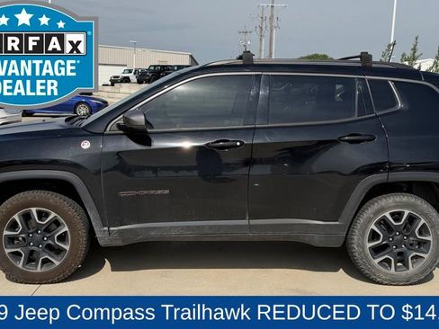 Used 2019 Jeep Compass Trailhawk w/ Cold Weather Group AWD/4WD image 2