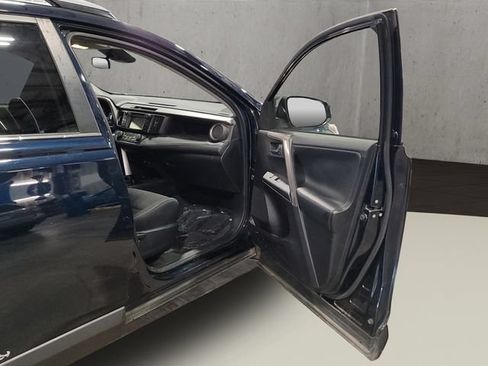 Used 2018 Toyota RAV4 XLE AWD/4WD image 38