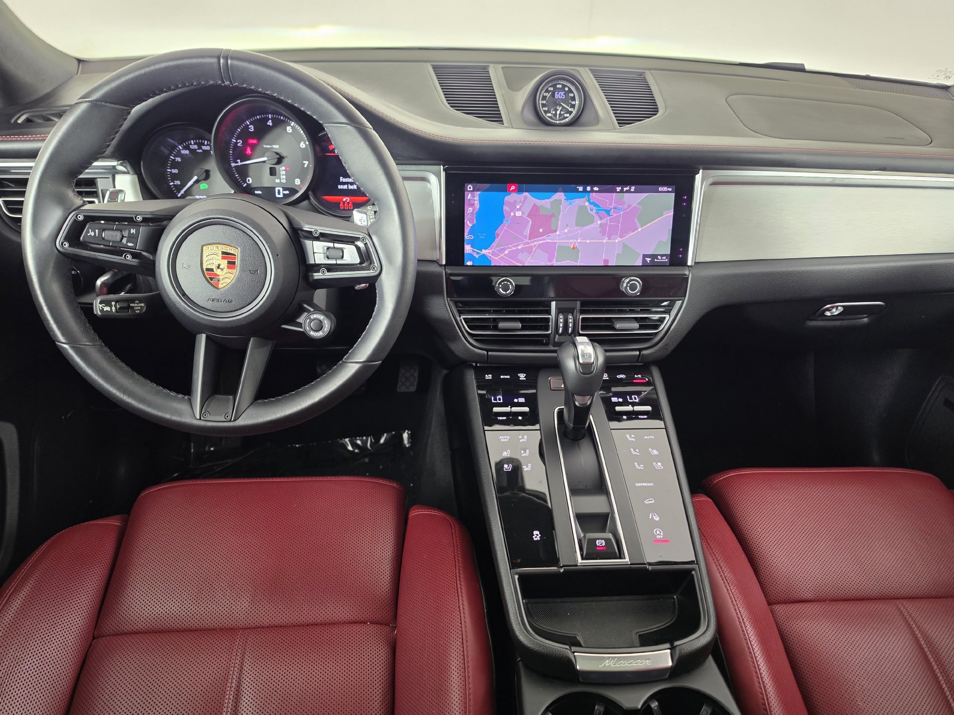 Used 2025 Porsche Macan AWD/4WD image 25