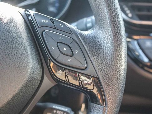 Used 2019 Toyota C-HR LE image 33