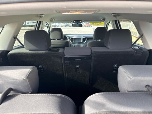 Used 2019 Kia Sorento S image 22