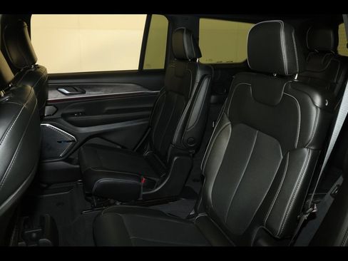Used 2023 Jeep Grand Cherokee L Overland AWD/4WD image 34