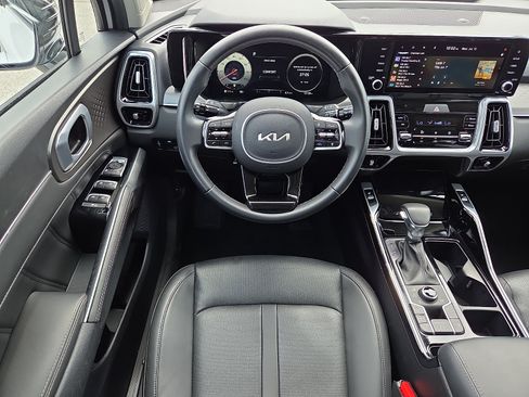 Used 2023 Kia Sorento SX AWD/4WD image 12