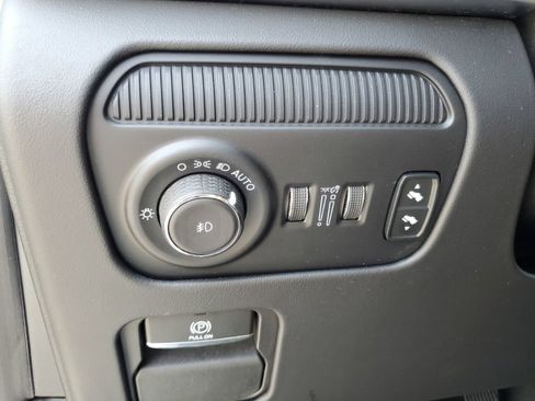 Used 2024 Jeep Grand Wagoneer L Series III AWD/4WD image 13