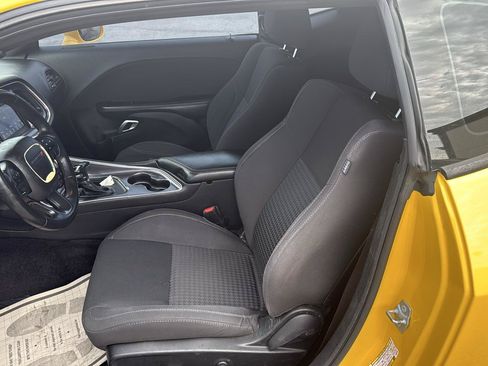 Used 2018 Dodge Challenger SXT RWD image 9