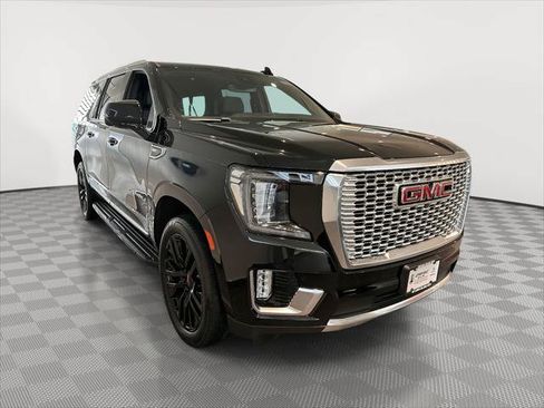 Used 2023 GMC Yukon XL Denali AWD/4WD image 4