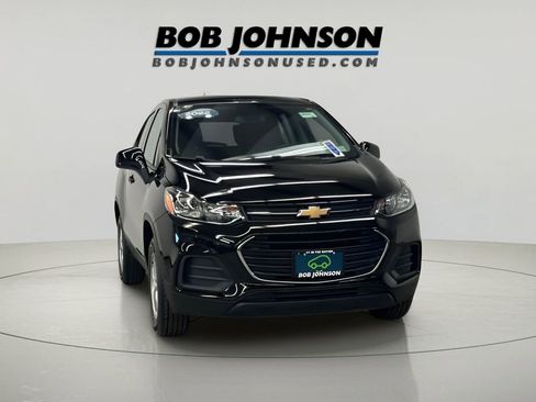 Certified 2022 Chevrolet Trax LS w/ Tint and Cruise Package image 3