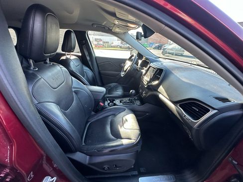 Used 2019 Jeep Cherokee Limited image 11