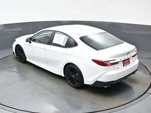 Used 2025 Toyota Camry SE image 37