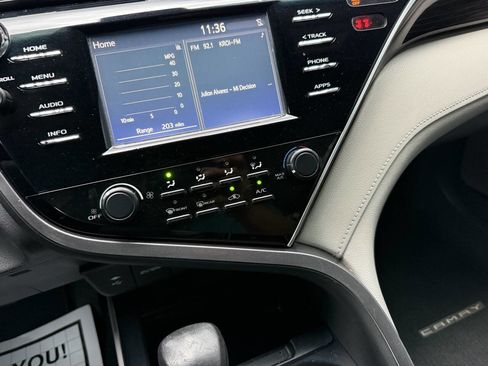 Used 2018 Toyota Camry FWD image 29