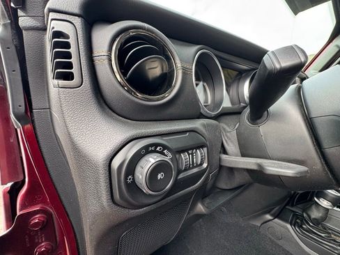 Used 2021 Jeep Wrangler Unlimited Sahara image 20