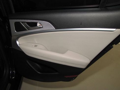 Used 2023 Genesis G70 3.3T w/ Sport Advanced Package RWD image 19