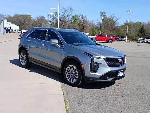 Used 2024 Cadillac XT4 Premium Luxury image 2