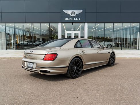 Certified 2025 Bentley Flying Spur Plug-In Hybrid AWD/4WD image 3