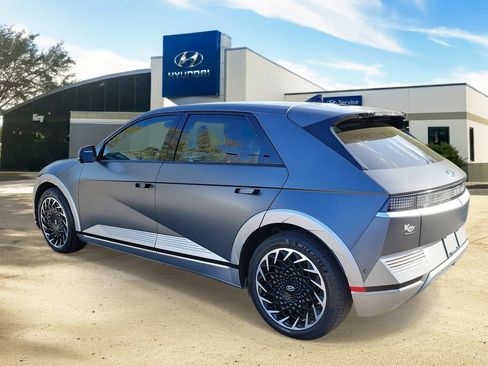 Certified 2023 Hyundai Ioniq 5 Limited w/ Cargo Package image 3