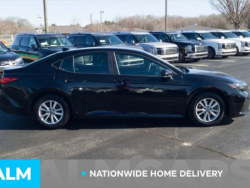 Used 2025 Toyota Camry LE image 5