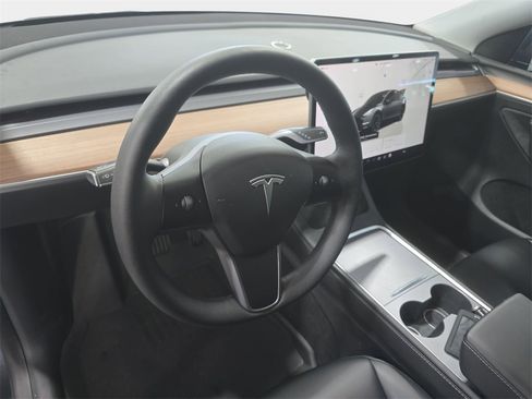 Used 2023 Tesla Model Y Long Range image 16