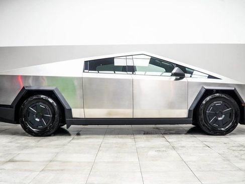 Used 2025 Tesla Cybertruck AWD Crew Cab image 12